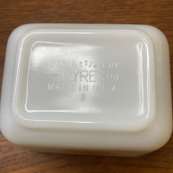 Butterfly Gold Pyrex Refrigerator Dish 501 - Picture 4 of 4